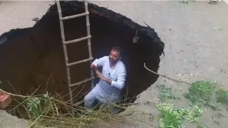 'Tajnagari To Gaddha Nagari': Samajwadi Leader Climbs Into Giant Pit After Agra Road Caves In | WATCH