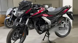 new-bajaj-pulsar-150-spied-undisguised-gets-colour-screen-monoshock-suspension-and-more
