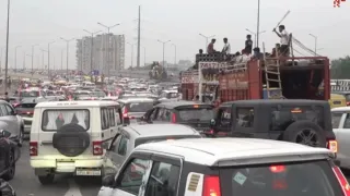 delhi-traffic-alert-heavy-rain-and-kanwar-yatra-restrictions-snarl-nh9-advisory-issued