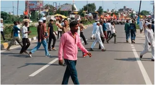 Kanwariyas Send Hindu-Muslim Harmony Message In Meerut, Form Human Chain To Let Funeral Procession Cross Highway

