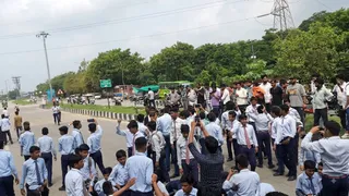 Lucknow: School Students Take To Streets Over Teacher Shortage, Block Highway; UP Minister Steps In | VIDEO
