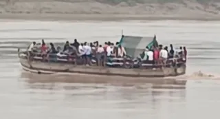 madhya-pradesh-steamer-runs-out-of-diesel-mid-river-in-chambal-drifts-8-km-with-50-passengers