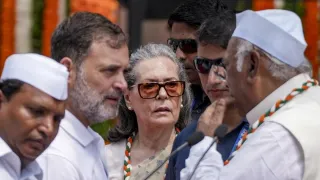 sonia-gandhi-disrupts-kerala-govt-skips-vande-mataram-row-turns-up-heat-on-congress-as-bjp-launches-offensive
