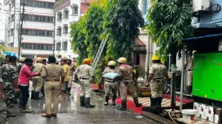 Bengal Hotel Fire: 7 Killed, Several Injured After Massive Blaze Breaks Out Near Tarapith Temple In Birbhum; Owner Arrested