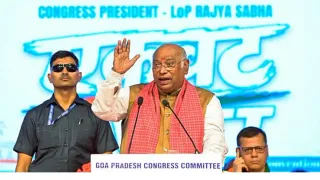 congress-president-kharge-slams-centre-over-brazen-attack-on-free-speech-as-it-tightens-takedown-rules-on-social-media