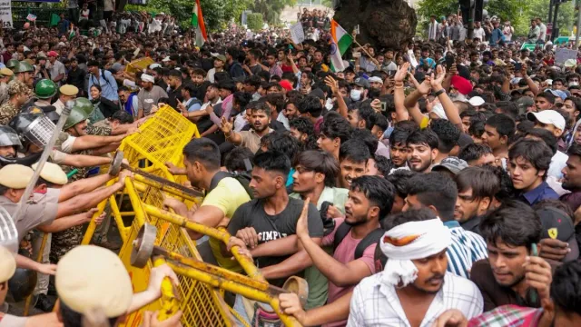 neet-protest-sc-says-panel-of-exjudges-cbi-director-to-probe-police-excesses-during-cjps-parliament-march