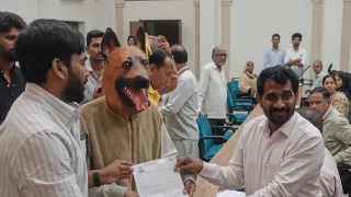 man-wearing-dog-mask-arrives-at-public-hearing-in-mps-khandwa-barks-at-municipal-corporation-officials-over-animal-sterilisation-drive