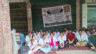 Bhopal Nursing Students Resume Indefinite Sit-In At Neelam Park, Demand Pending Exams, Results And Registration
