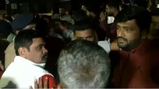 rahul-gandhi-chhatron-ki-goonj-in-pune-abvp-nsui-students-clash-outside-coep-technological-university-ahead-of-gandhi-visit-watch
