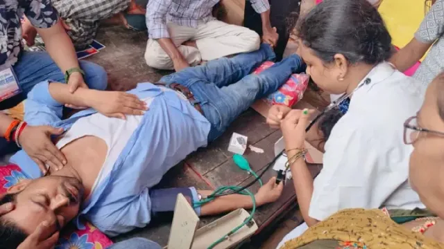 student-leader-dileep-kumar-hospitalised-after-his-health-deteriorates-at-bpsc-tre4-protest-site-in-patna-satyagraha-on