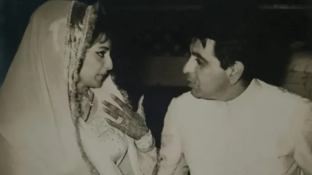 saira-banu-22-year-old-actress-married-44-year-old-dilip-kumar-and-their-marriage-lasted-for-58-years