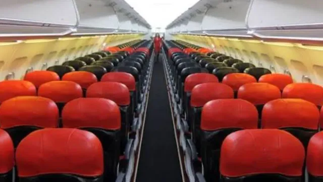 airasia-flight-passengers-endure-strong-smell-for-40-minutes-later-discover-woman-defecated-on-seat-mid-air