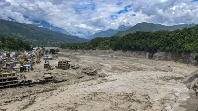 nepal-flood-triggers-high-alert-in-bihar-up-ndrf-teams-deployed-in-border-areas-amid-surge-in-water-levels