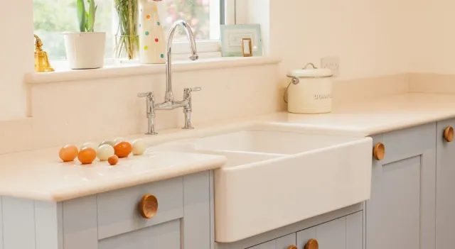 farmhouse-kitchen-sink-designs-2026-complete-guide-to-choosing-your-perfect-fit