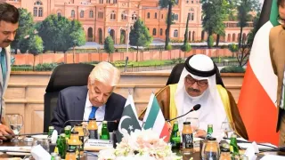 pakistan-kuwait-defence-deal-islamabad-expands-gulf-footprint-after-mecca-pact-should-india-be-worried