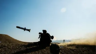 india-mulls-buying-javelin-from-us-the-antitank-system-that-needs-only-a-shoulder-to-fire-missiles