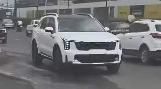 kia-sorento-hybrid-spied-undisguised-ahead-of-sptember-4-launch-check-features-and-engine-specs