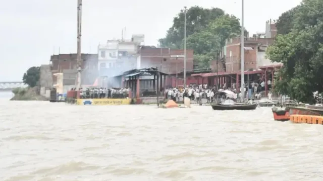 prayagraj-on-flood-alert-as-ganga-and-yamuna-cross-danger-mark-hundreds-shifted-to-relief-camps
