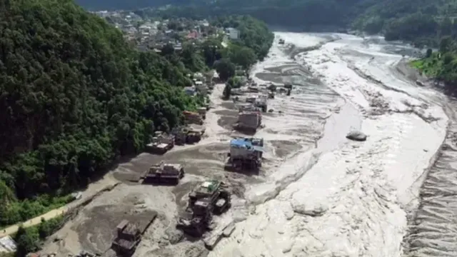 nepal-floods-india-five-tonnes-of-medicines-in-5th-trench-of-assistance-166-indian-nationals-rescued-so-far