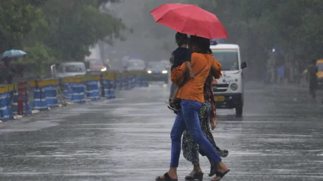 delhi-ncr-weather-update-rain-lashes-noida-gurugram-faridabad-on-yellow-alert-waterlogging-video