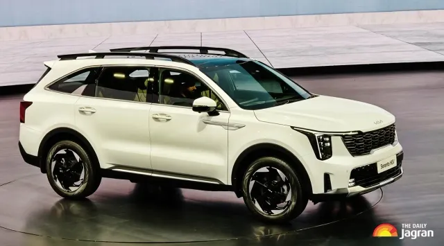 kia-sorento-hybrid-suv-launched-in-india-price-specs-features-diesel-hybrid-awd-details