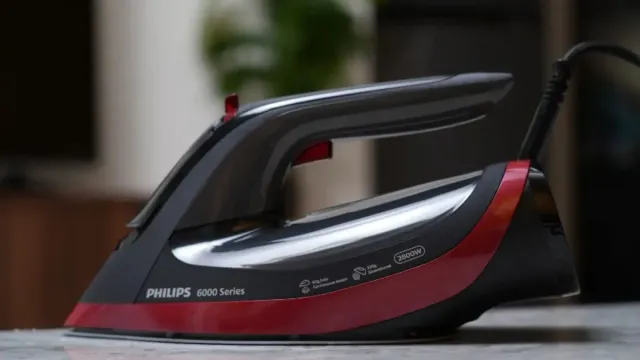 philips-2800w-no-burns-steam-iron-review-powerful-steam-smooth-ironing-and-one-big-catch