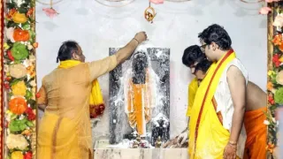 prayers-processions-and-devotion-how-india-celebrated-krishna-janmashtami-video