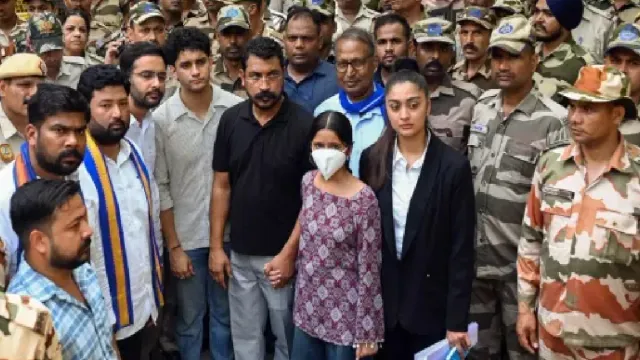 nishu-azad-who-is-she-and-why-have-rahul-gandhi-chandrashekhar-azad-cjp-come-out-in-her-support