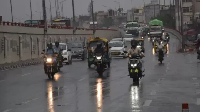 delhi-ncr-under-red-alert-for-heavy-rain-today-as-monsoon-showers-continue-across-states