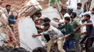 staya-niketan-building-collapse-eyewitnesses-say-earthquake-like-rumble-smoke-and-dust-rescue-underway-trapped