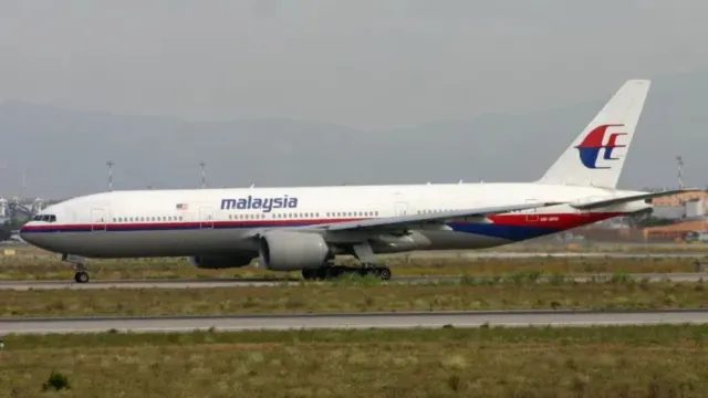 malaysia-airlines-flight-mh156-diverted-to-chennai-after-engine-issue-full-emergency-declared