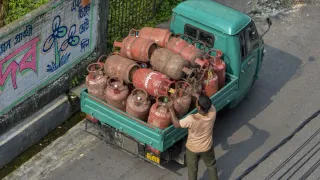 LPG Cylinder Booking New Rules: Centre Cuts Refill Interval In Rural Areas To 25 Days | Details