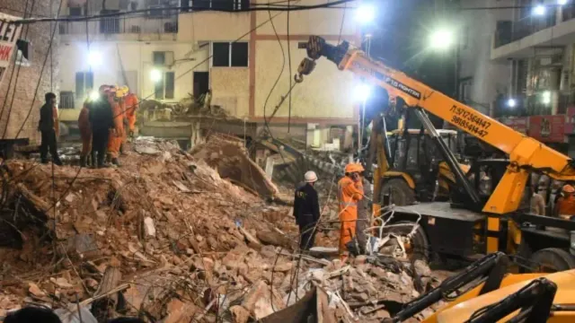 delhi-satya-niketan-building-collapse-pg-expanded-to-5-floors-without-approval-operated-without-fire-noc