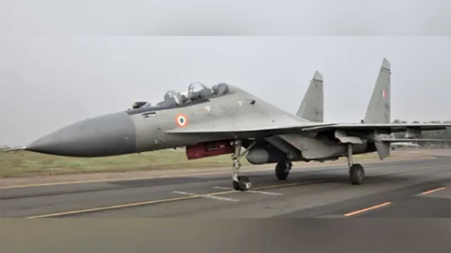 india-mulls-to-modify-sukhoi-su30-mki-integrate-rvv-missiles-for-longer-airtoair-hits