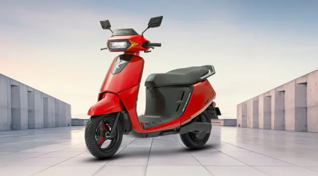 kinetic-dx-3-1-kwh-launched-at-1-19-lakh-packed-with-132-km-range-cruise-control-and-more