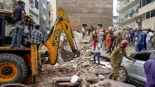 Satya Niketan Building Collapse: Delhi Police Arrests PG Operator; CM Orders Bulldozer Action Against Illegal Structures
