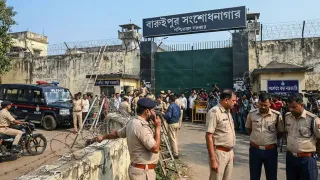 Bengal: 2 Warders Suspended After Undertrial Escapes Baruipur Jail; Police Catch Him at Home the Same Day