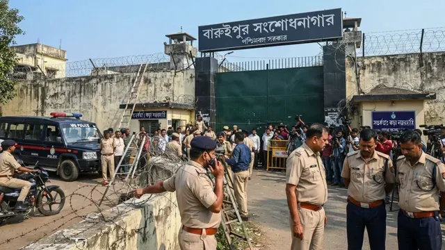 bengal-2-warders-suspended-after-undertrial-escapes-baruipur-jail-police-catch-him-at-home-the-same-day