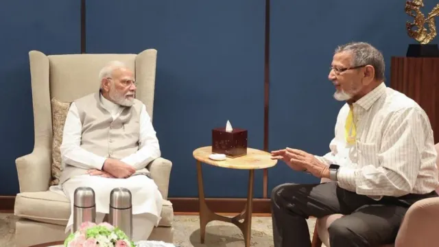 81yearold-meets-schoolmate-pm-modi-seeks-cbi-probe-in-land-dispute-case-civic-body-schedules-hearing