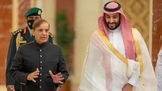 Two Calls, Heavy Praise For Munir, Zero Defence Pledge: Pakistan PM Sharif Rings Saudi Prince After Mecca Pact U-Turn