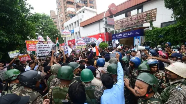 bihar-students-stage-protest-in-patna-against-irregularities-in-70th-bpsc-exam-heres-what-they-are-demanding