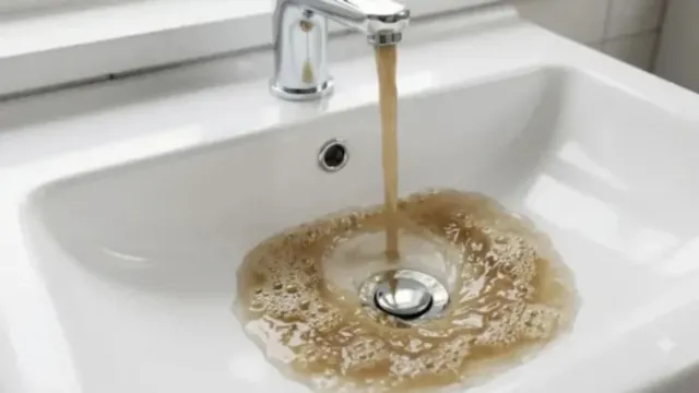 noida-yellowish-tap-water-worms-in-toilet-flush-high-rise-society-faces-worsening-water-crisis-supertech-supernova