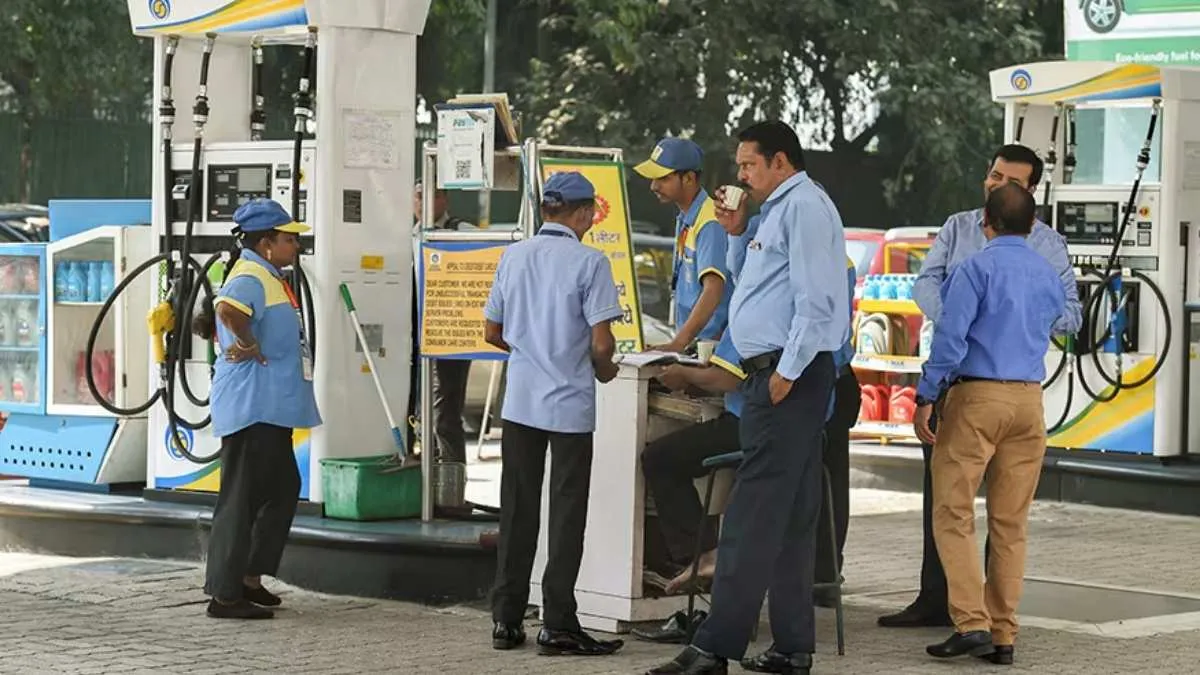 UPI MDR Sparks Frenzy Among Petrol Pump Owners; Dealers Threaten To Stop Accepting Online Payments Above Rs 2,000