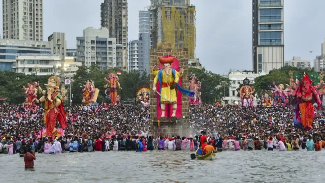 bengaluru-traffic-advisory-diversions-announced-for-ganesha-idol-immersion-processions-on-september-18-check-routes-and-timings