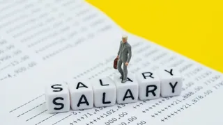 How Can Salaried Professionals Choose Right Personal Loan In 2026?