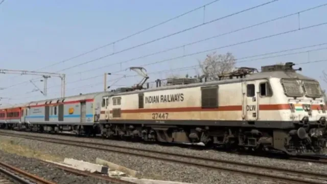 bihar-railways-news-over-300-trains-diverted-via-patna-route-till-october-4-check-list-of-major-trains