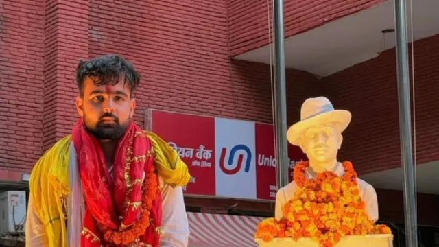 bus-conductors-son-to-dusu-frontrunner-all-you-need-to-know-about-independent-candidate-deepanshu-shokeen