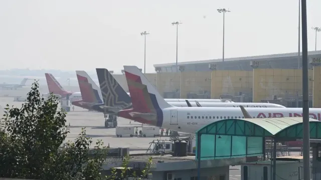 delhi-airport-3rd-runway-reopens-4-runways-to-cut-fog-related-flight-delays-taxi-and-holding-time