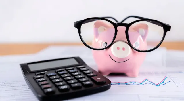 how-to-plan-a-weekly-budget-without-giving-up-small-treats-try-these-simple-saving-hacks