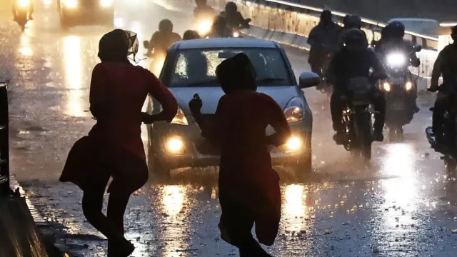 andhra-heavy-rain-alert-imd-issues-flash-flood-warning-for-10-districts-downpour-likely-till-sep-25